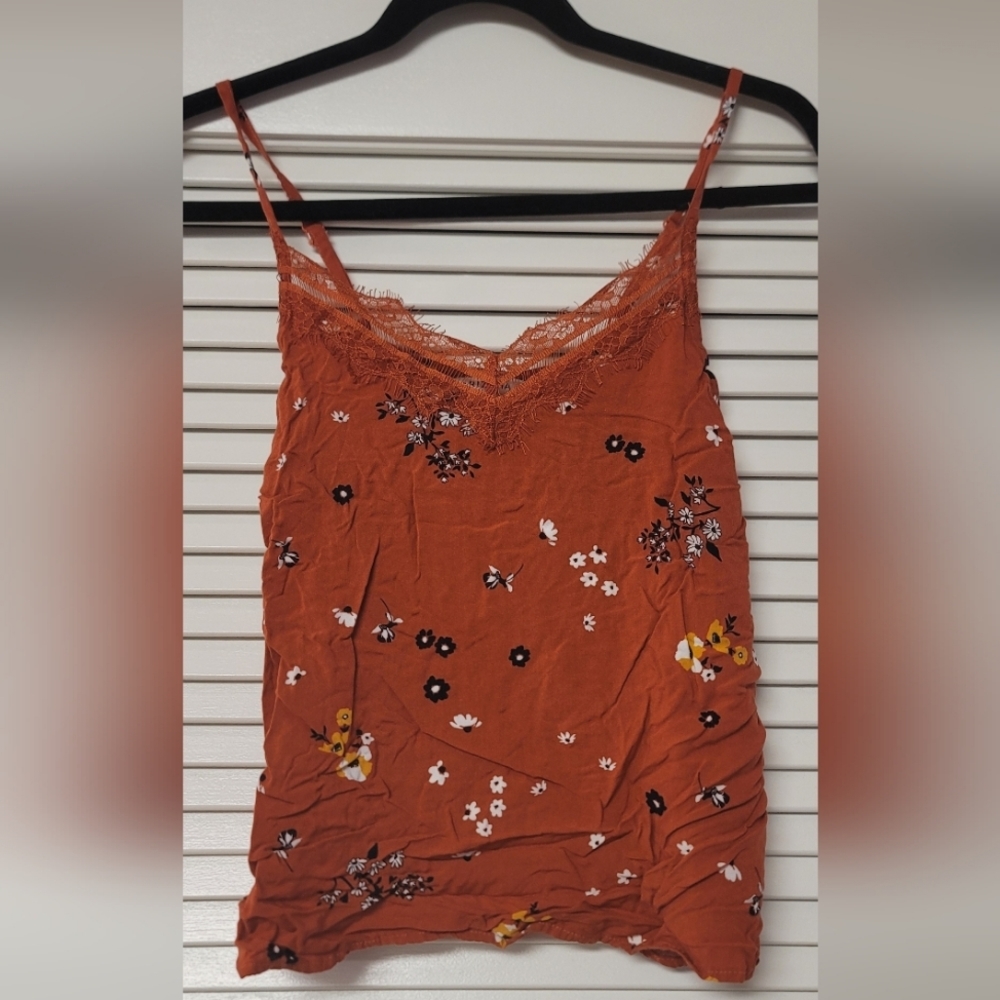 Arizona Jean Company - Floral V-Neck Adjustable Spaghetti Strap Lace Trim Top
